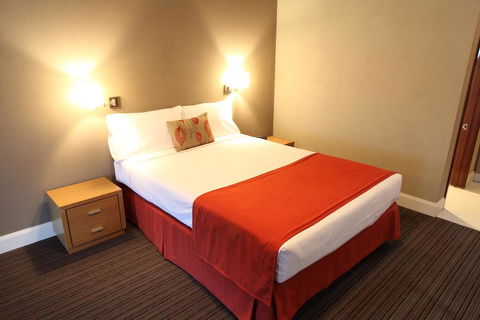Rose & Crown Hotel - Whitsundays Accommodation 2