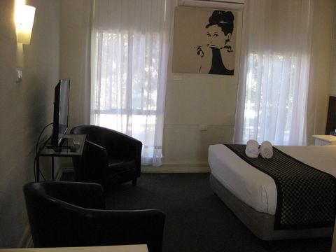 Rose City Motor Inn - Whitsundays Accommodation 1