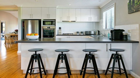 Rosella House Robertson - A Tranquil Highlands Escape - Whitsundays Accommodation 2