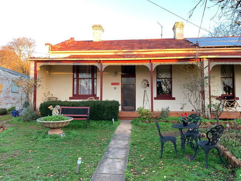 Roses Of Daylesford - Garden View - Whitsundays Accommodation 3