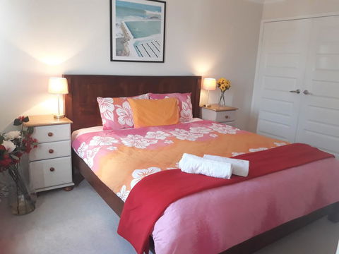 Rossmoyne 2 BEDROOM HOUSE, SELF CHECK IN, Walk To River, Shops, Bus, Trains, Cls To Airport, City, Beaches - Whitsundays Accommodation 0