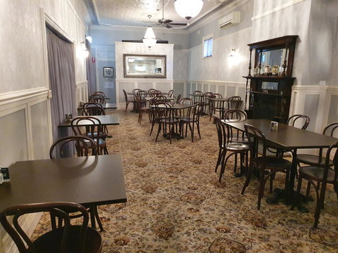 Royal Hotel - Whitsundays Accommodation 2