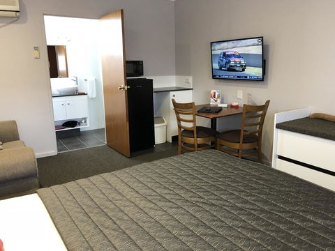 Roydons Motor Inn - Whitsundays Accommodation 1