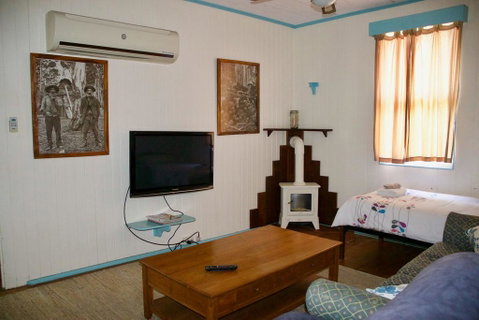 Samford Cottage - Whitsundays Accommodation 2
