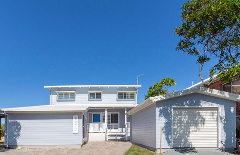 Sandpiper Beach Front House - Whitsundays Accommodation 0