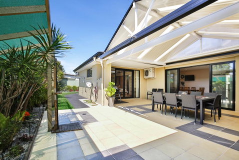 Sandy Bottom - Pet Friendly - 3 Min Walk To Beach - Whitsundays Accommodation 0