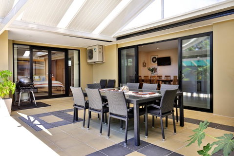 Sandy Bottom - Pet Friendly - 3 Min Walk To Beach - Whitsundays Accommodation 1