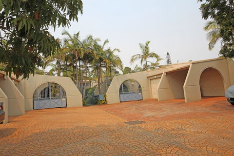 Santa Barbara - Whitsundays Accommodation 0