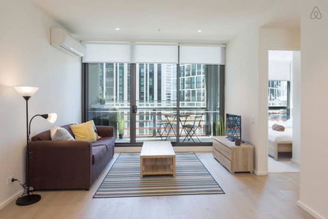 Scarlett - Docklands Delight Balcony, Gym & Pool - Whitsundays Accommodation 0