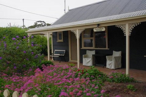 Schoolhouse Cottage American River - Whitsundays Accommodation 2
