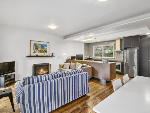 SEA CORNER - Anglesea - Whitsundays Accommodation 2