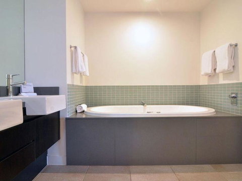 Sea Temple Port Douglas Swim Out Two Bathrooms - Direct Pool Access - Whitsundays Accommodation 3