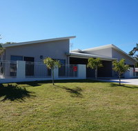 Seadaze 1 - Rainbow Beach Gorgeous unit close to the beach Aircon Pool - Whitsundays Accommodation