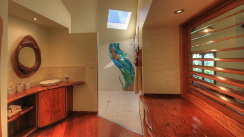 Secrets On The Lake - Whitsundays Accommodation 2