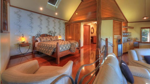 Secrets On The Lake - Whitsundays Accommodation 3