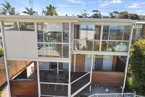 Serenity By The Sea - Whitsundays Accommodation 1
