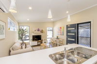 Book Serpentine Accommodation Vacations Whitsundays Accommodation Whitsundays Accommodation