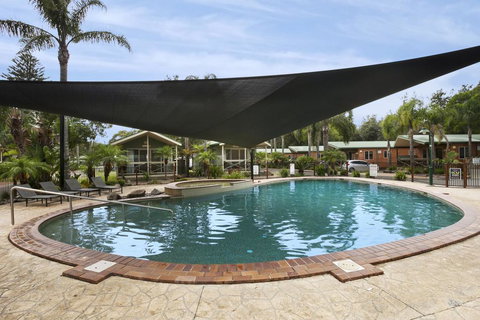 Seven Mile Beach Holiday Park - Whitsundays Accommodation 2