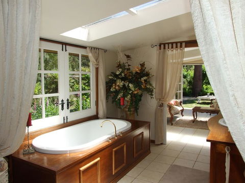 Shakespeare's Wilderness Chalet - Whitsundays Accommodation 0
