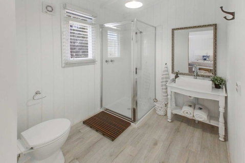 Shearers Cottage - Pet Friendly Holiday Accommodation - Whitsundays Accommodation 2
