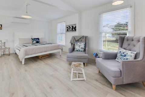 Shearers Cottage - Pet Friendly Holiday Accommodation - Whitsundays Accommodation 0