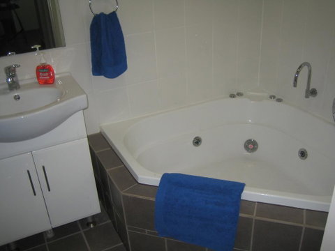 Showgrounds Cottage Naracoorte - Whitsundays Accommodation 3