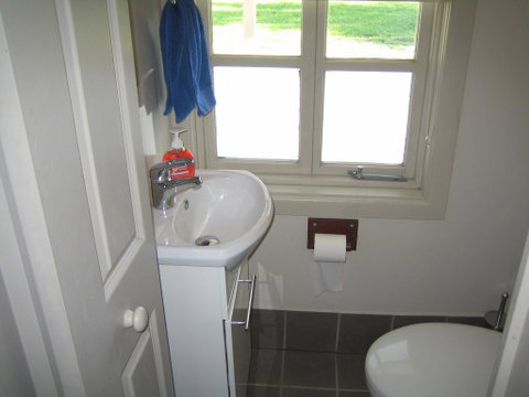 Showgrounds Cottage Naracoorte - Whitsundays Accommodation 2