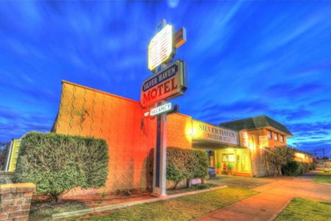 Silver Haven Motor Inn - Whitsundays Accommodation 1