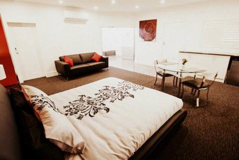 Silver Haven Motor Inn - Whitsundays Accommodation 2