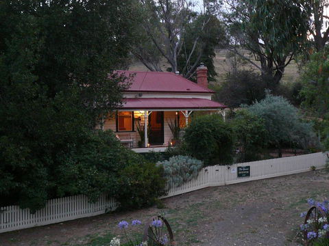 Sinnamons Cottage - Whitsundays Accommodation 0