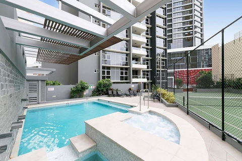 SK2 - 3BR With Pool Gym Steam Room In Story Bridge - Whitsundays Accommodation 1