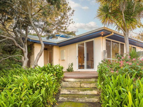 Sky Mirror Cottage - Whitsundays Accommodation 0
