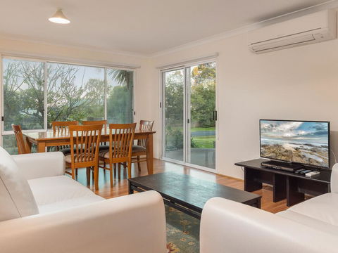 Sky Mirror Cottage - Whitsundays Accommodation 1