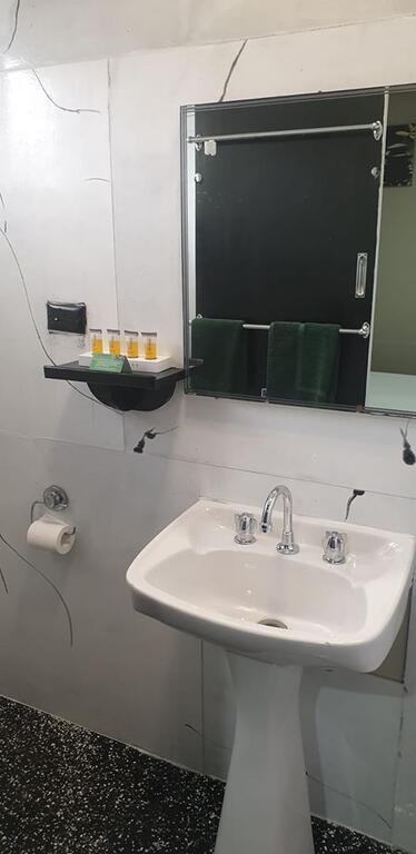 Smerdon Lodge Motel - Whitsundays Accommodation 3