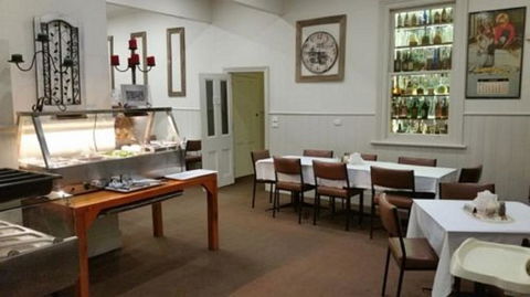 Snake Valley Hotel - Whitsundays Accommodation 0