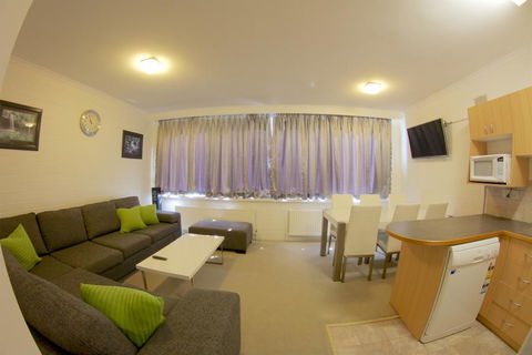 Snow Ski Apartments 08 - Whitsundays Accommodation 2