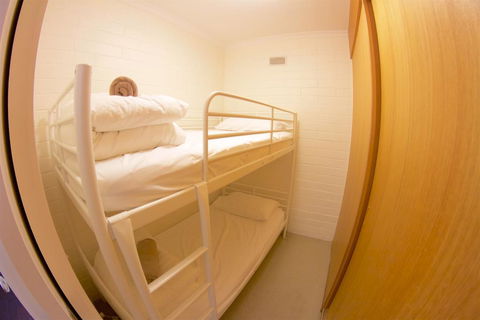 Snow Ski Apartments 08 - Whitsundays Accommodation 1
