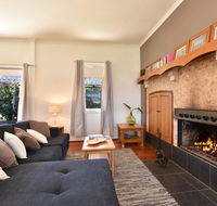 Somerville Wines Farmstay in Broke super cute house on working farm. Walk for miles. - Whitsundays Accommodation