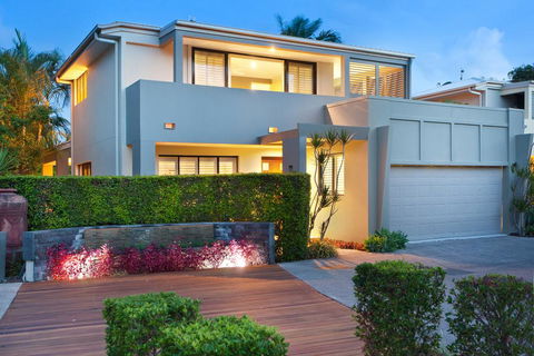 Sonoma Holiday House #8 - Whitsundays Accommodation 1