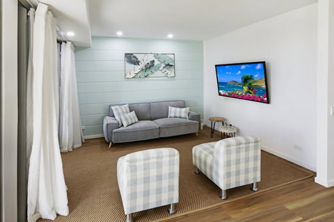 Space Holiday Apartments - Whitsundays Accommodation 2