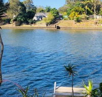 Spacious 2 Bedroom Beach Side Apartment - Close to shopping Centre with Coles Health Food Shop Sushi Pizza Cafes Hairdresse - Whitsundays Accommodation