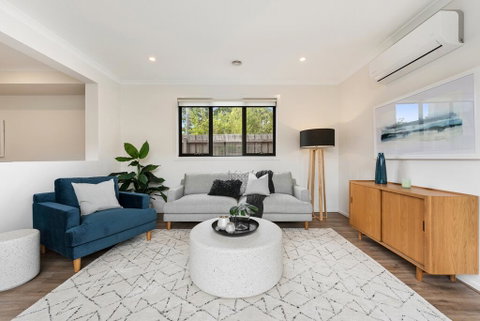 Spacious 4-Bed House With Parking And Backyard - Whitsundays Accommodation 2