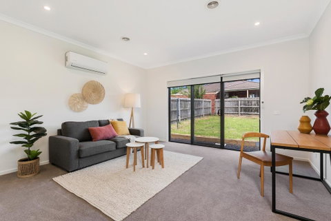 Spacious 4-Bed House With Parking And Backyard - Whitsundays Accommodation 3