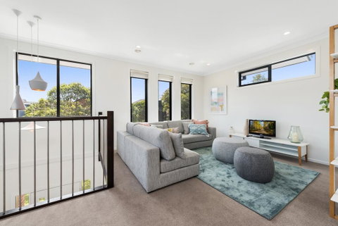 Spacious 4-Bed House With Parking And Backyard - Whitsundays Accommodation 0