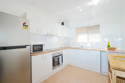 Spacious And Bright Apartment Minutes To The Beach - Whitsundays Accommodation 2