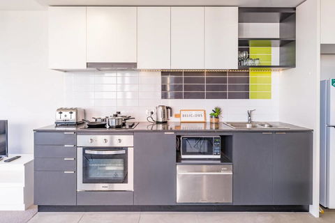Spacious Docklands 2 Bedroom 2 Bathroom Apartment - Whitsundays Accommodation 2