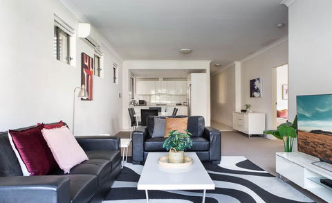 Spacious Two-Bedroom Apartment Near Hospital - Whitsundays Accommodation 0