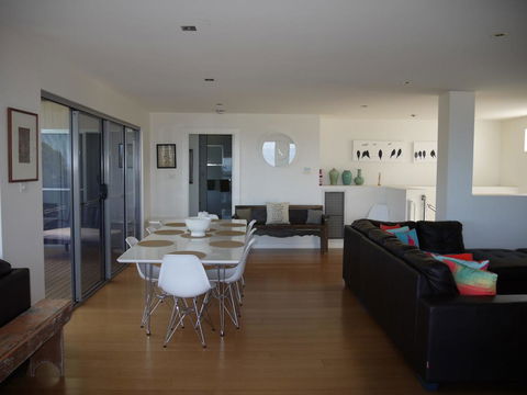 Spectacular Holiday Living - Whitsundays Accommodation 1