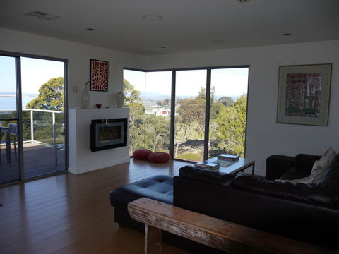 Spectacular Holiday Living - Whitsundays Accommodation 3