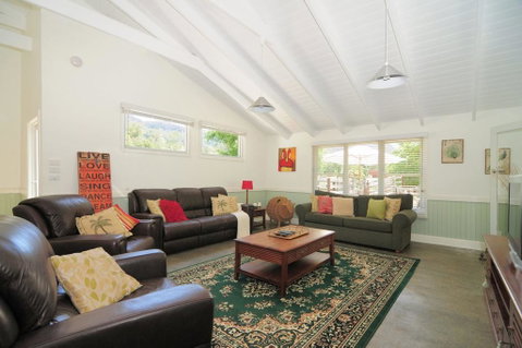 Spring Grove Dairy - Picturesque Views! - Whitsundays Accommodation 3